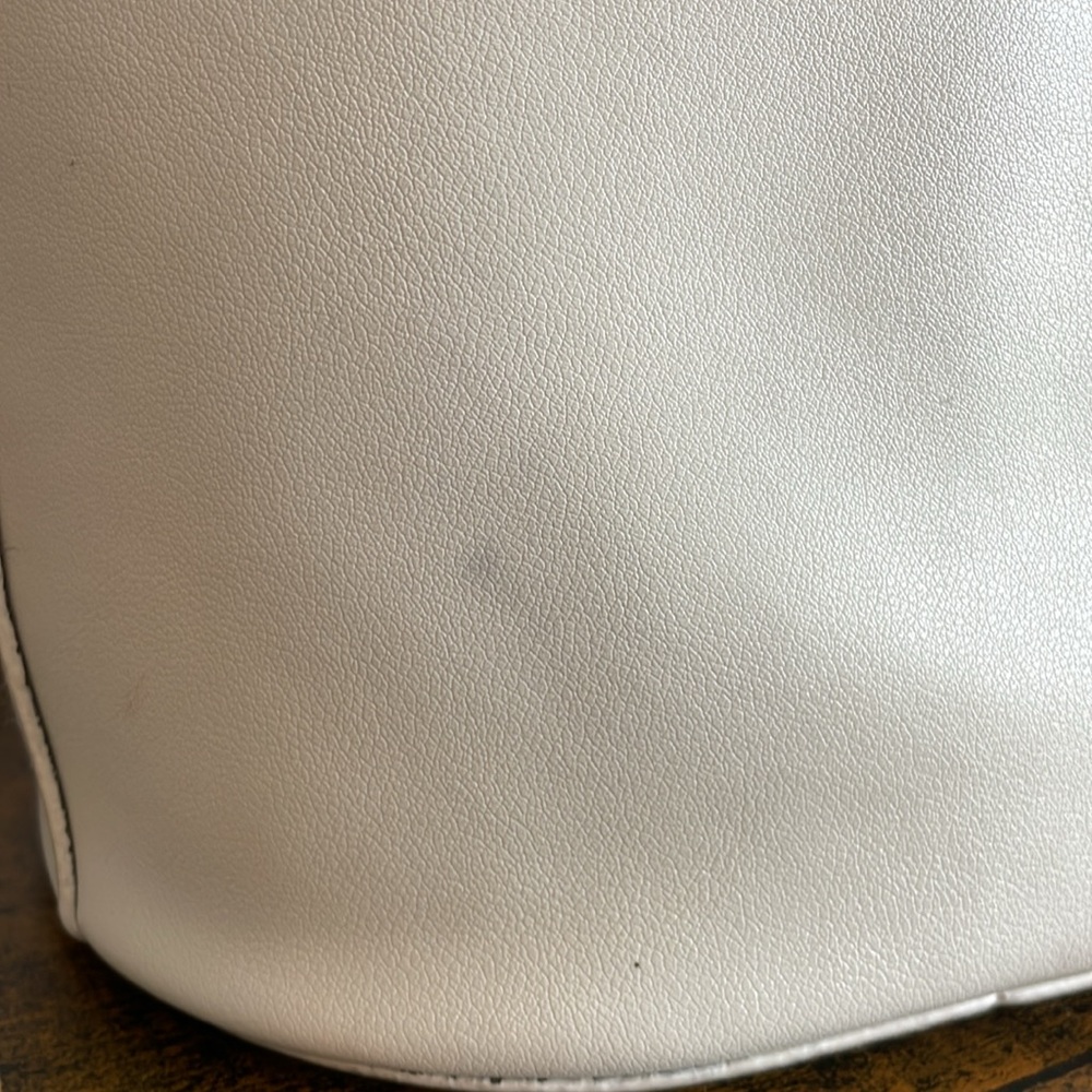 Floral accent purse. - Picture 4 of 5